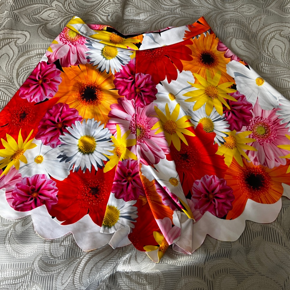Blackmilk Floral daisy Scalloped Edges shorts